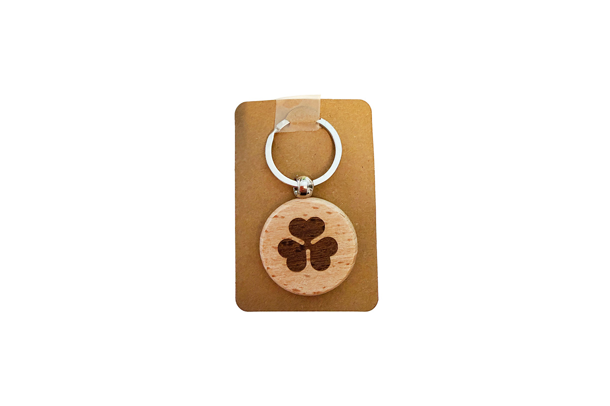 Aerlingus-shamrock-round-keyring Aer Lingus Shamrock Round Wooden Keyring - Image 1